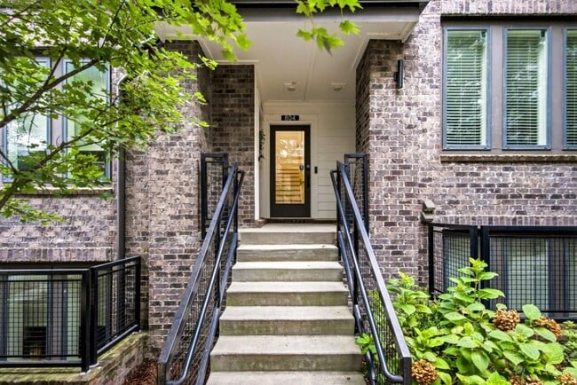 Building Photo - 395 Pratt Dr SE Unit 804