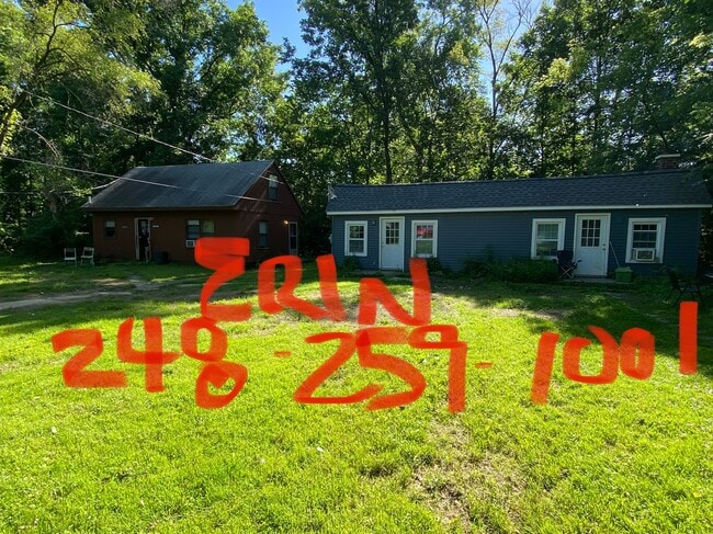 Photo - 21242 Randall St
