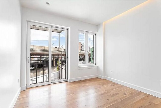 Photo - 56 Frost St Unit 2r