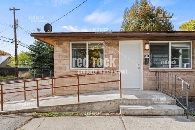 Building Photo - 2424 E Diamond Ave Rental
