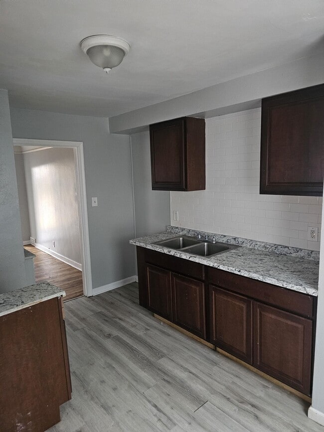 Photo - 5766 Bluehill St