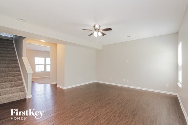Photo - 717 Rosegate Drive
