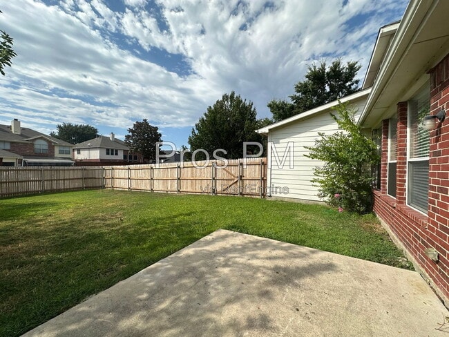 3945 Indian Oaks Ln