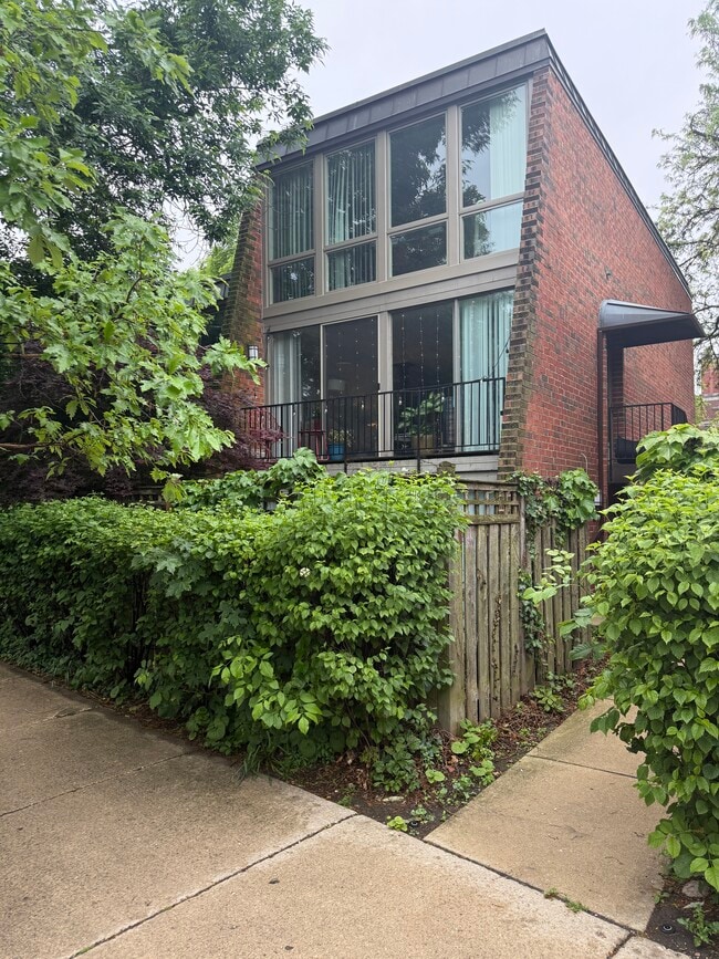 Photo - 2012 N Larrabee St Condo