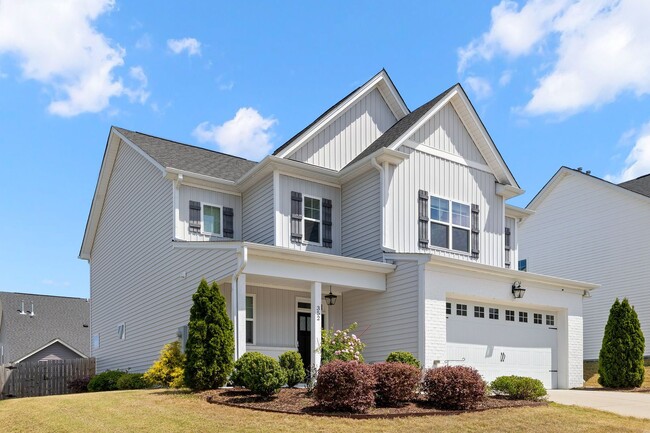 Photo - 4 Bedroom Home Close to Downtown Wake Forest. Fenced Yard!