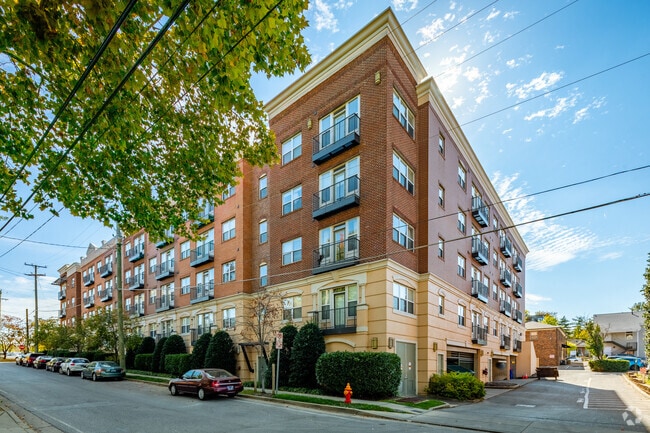 Photo - Bristol on West End