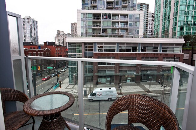 Photo - 233 Robson St