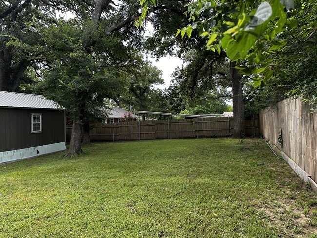 Photo - 906 Kingston Rd