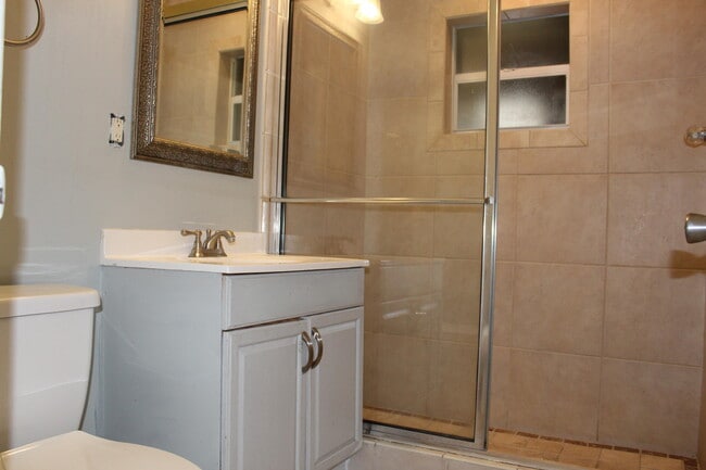 Photo - 921 Pine Terrace