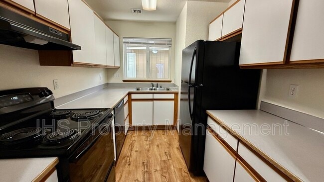 Photo - 930 S Johnson St