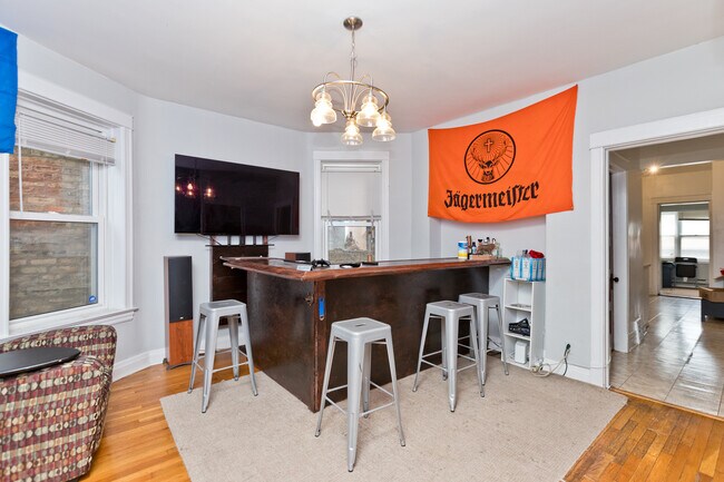 Photo - 3712 N Racine Ave Unidad 1