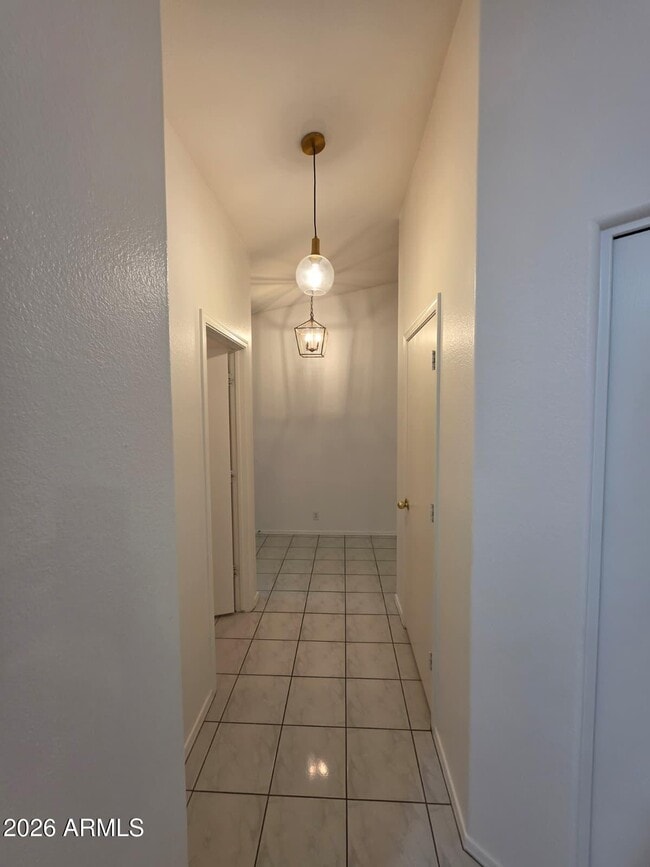 Photo - 121 W Ivanhoe St