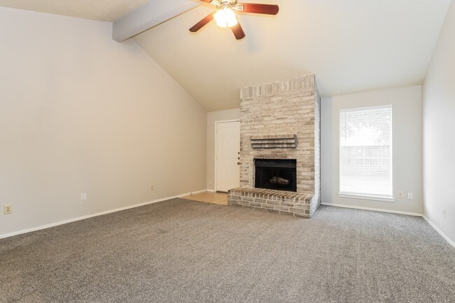 Photo - 2118 Knollbrook Ln