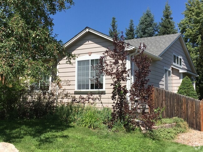 Building Photo - Modern Waneka Lake 4 Bedroom, 3 Bath Prett... Rental