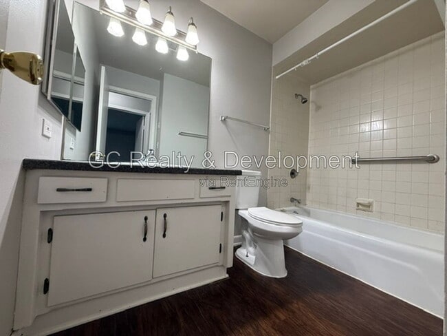 Photo - 20 Simpson St Unit E