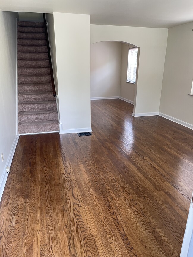 Building Photo - 29 Pleasant Ridge Ave Unit 2