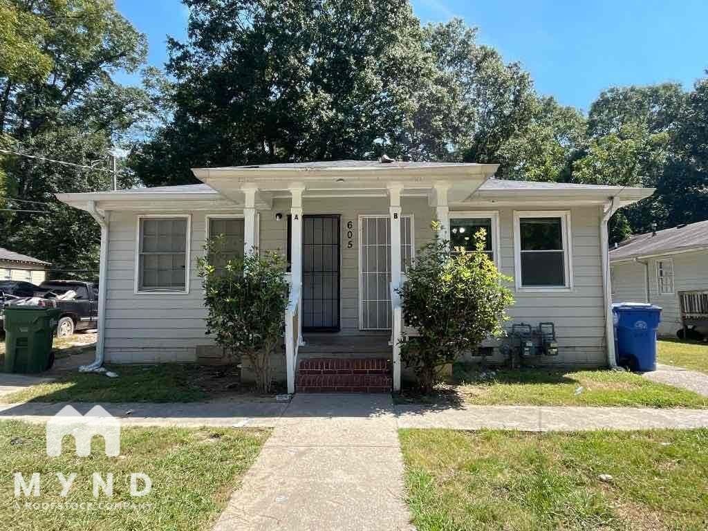 Photo - 605 Cedar Ave NW