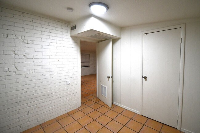 Photo - 190 W Adamsville Rd Unit 1