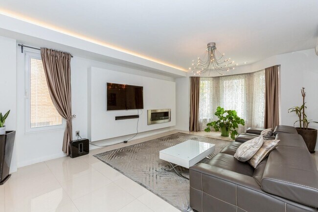 Building Photo - 96 Columbia Terrace Unit 1