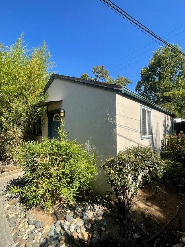 Building Photo - 4727 U St Rental