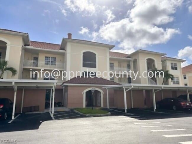 Building Photo - Fantastic totally renovated 2 bedroom 2 bath condo in Van Loon Commons.