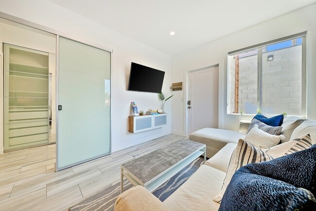 Photo - 732 Ventura Pl Unidad 4