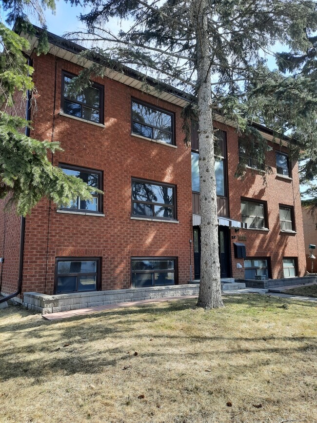 Building Photo - Spacious 2 Bedroom Apartment for Rent in Oshawa – Most Utilities Included! Unit Apt. 1