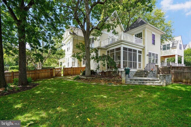 Photo - 1503 Russell Rd