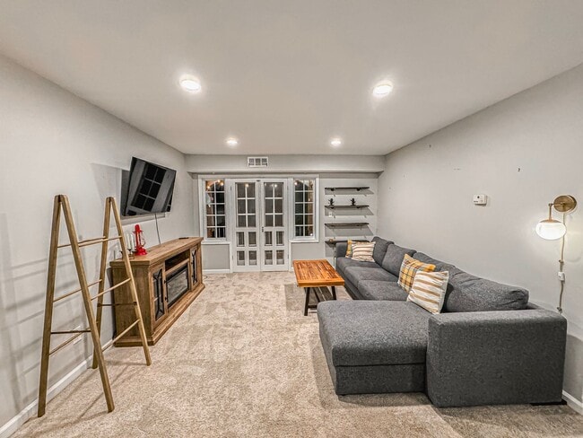 Photo - Beautiful Fully Furnished 2 Bed 1 Bath Con...