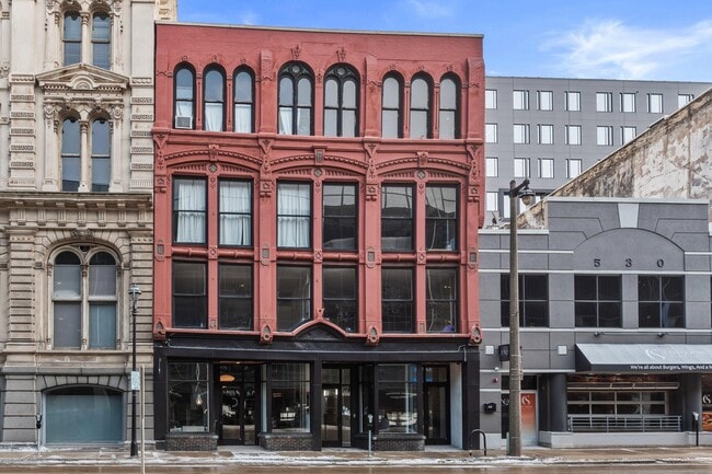 Building Photo - 534 N Water St