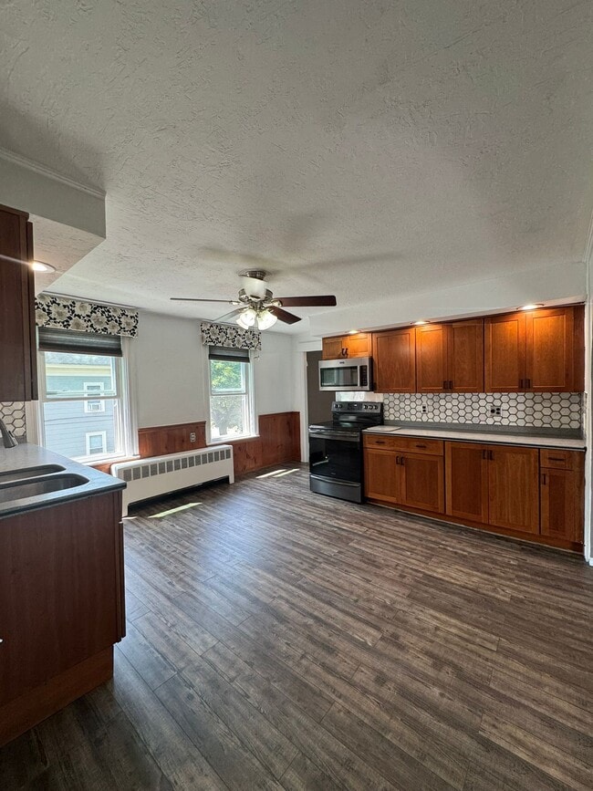Building Photo - 31 Arlington St Unit #2 Rental