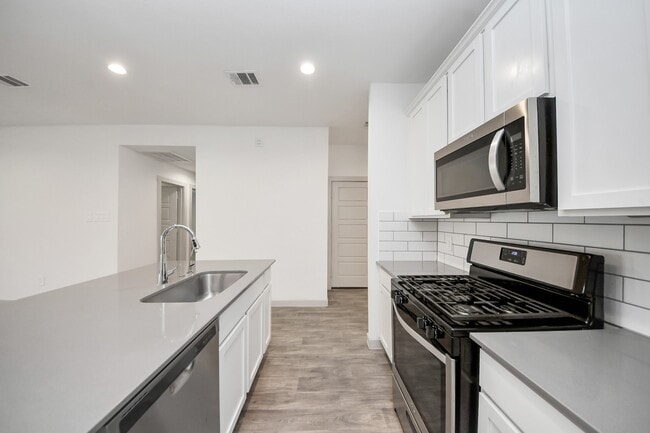 Building Photo - 7806 Cattleman Vly Dr