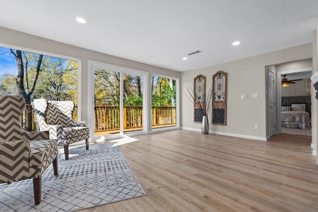 Photo - 2155 Hickory Trce