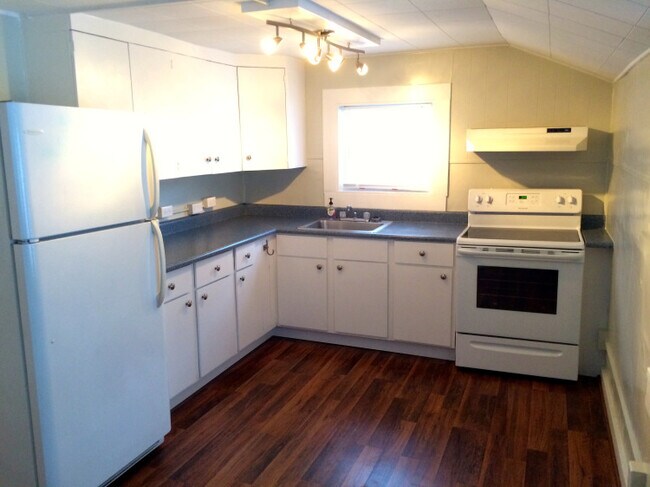 Photo - 17 Pine St Apartments Unit A