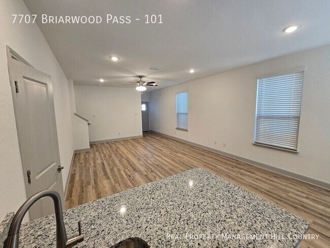 Photo - 7707 Briarwood Pass Unidad 101