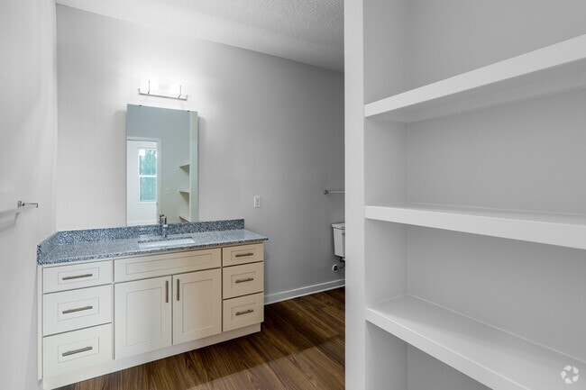 3BR, 2BA - 1,042SF - Primary Bathroom