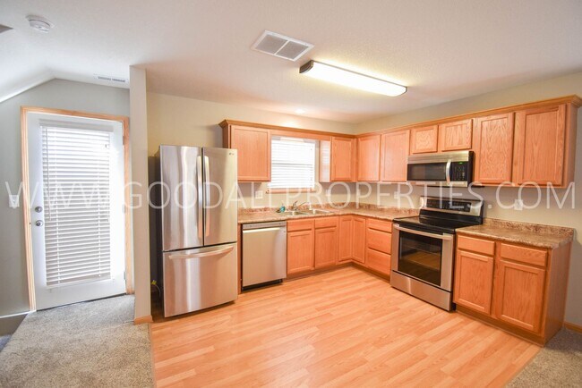 Photo - 2 bedroom, 2 bath Townhome with open floor...