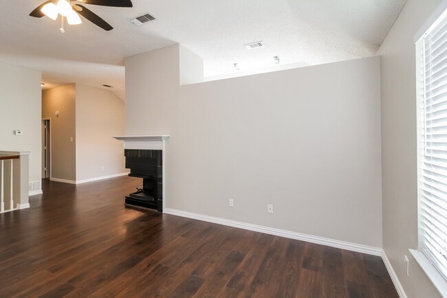 Photo - 1115 Colbert Ln