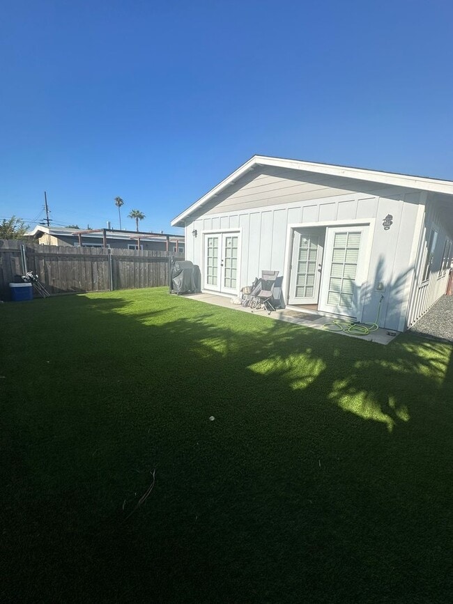Building Photo - 827 Hemlock Ave Unit #2 Rental