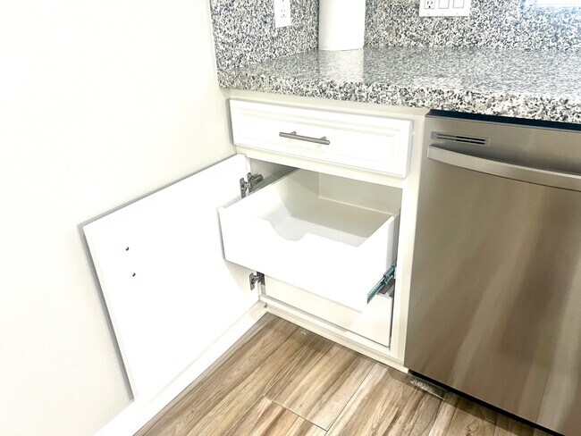 Photo - 919 Saddle Rock Dr