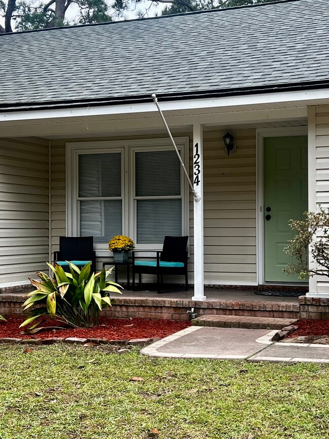 Building Photo - 1234 Island View Dr
