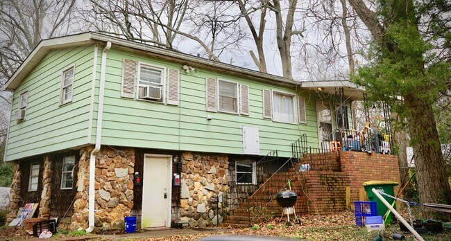 Photo - 553 Pulaski St