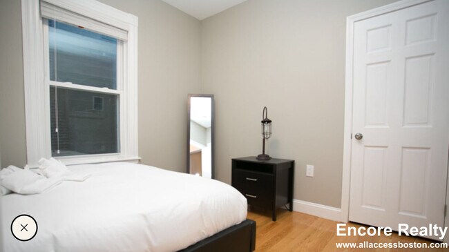 Photo - 7 Story St Unidad 2