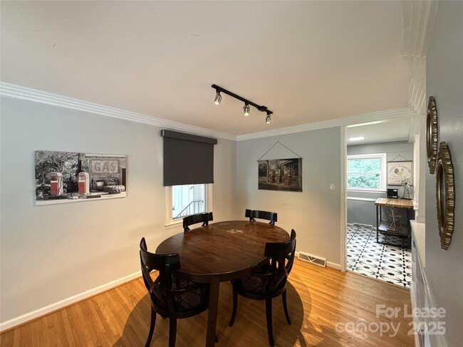 Photo - 1600 Paddock Cir