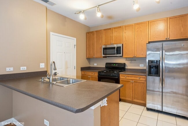 Photo - 758 W 15th St Unit 2A