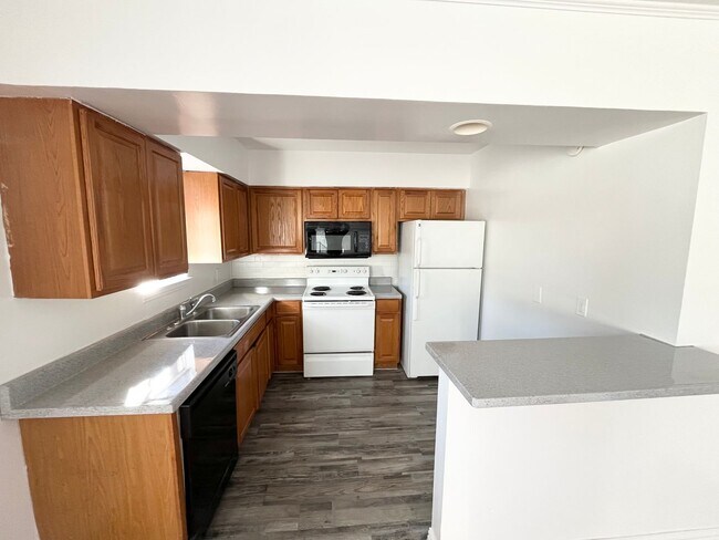 Photo - Move In ready 2 Bedroom 1 Bath $500.00 off... Unit 205