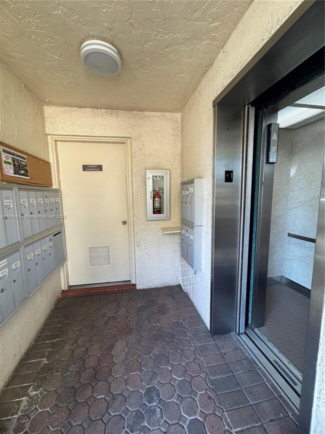 Photo - 9811 N Hollybrook Lake Dr Unit 306