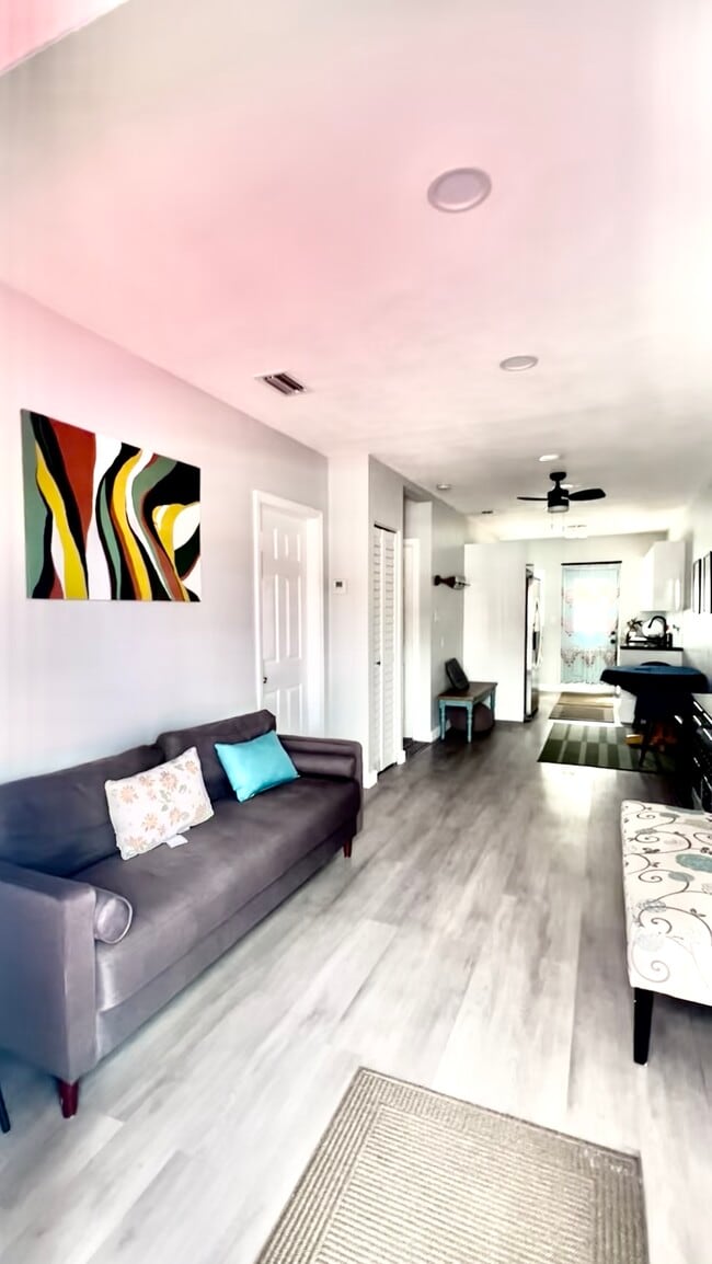 Photo - 2820 SW 1st St Unidad 2820 Room B