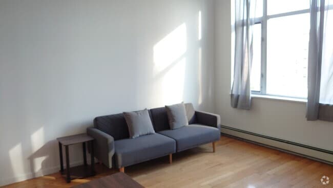 Building Photo - 14143 Northern Blvd Rental