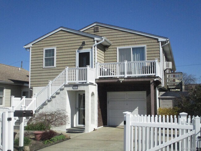 Building Photo - 353 E Pine St Unit #2